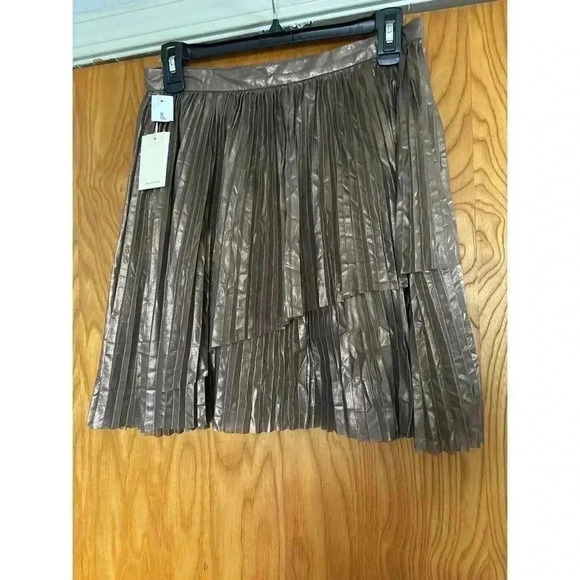 Aritzia Wilfred Gold Metallic Bethune  Pleated Skirt - Picture 4 of 6